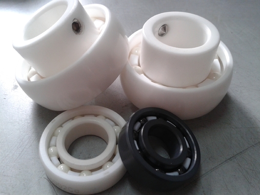 Sisipan Keramik ZrO2 UC205 Bantalan Bola Sangkar PTFE Dengan Ulir Adaptasi Dalam Sistem Konveyor